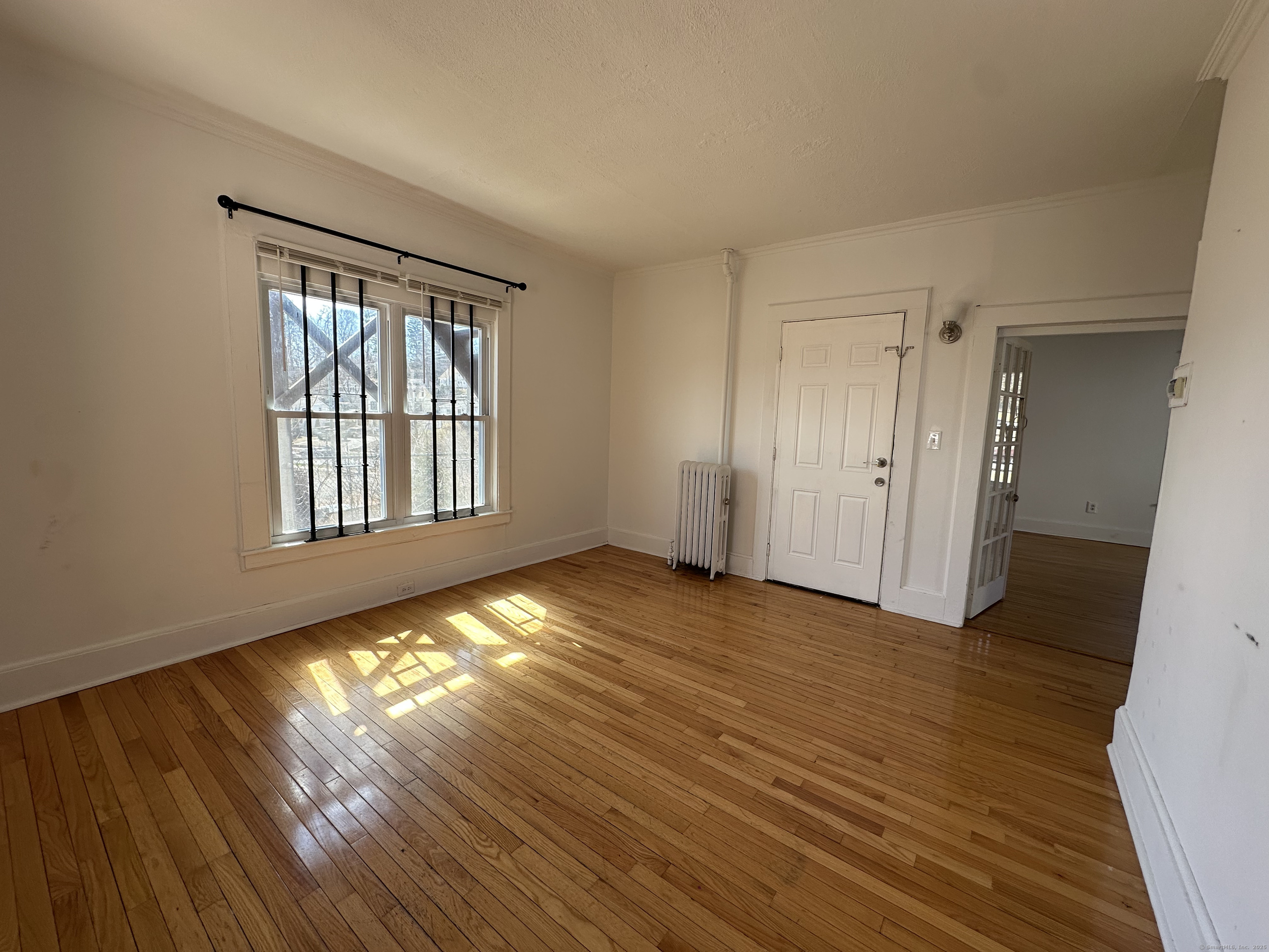 West Street, Bristol, Connecticut - 2 Bedrooms  
1 Bathrooms  
5 Rooms - 