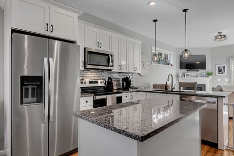 Tiny photo for 29 Covey Road #APT 19, Burlington, CT 06013 (MLS # 24143981)