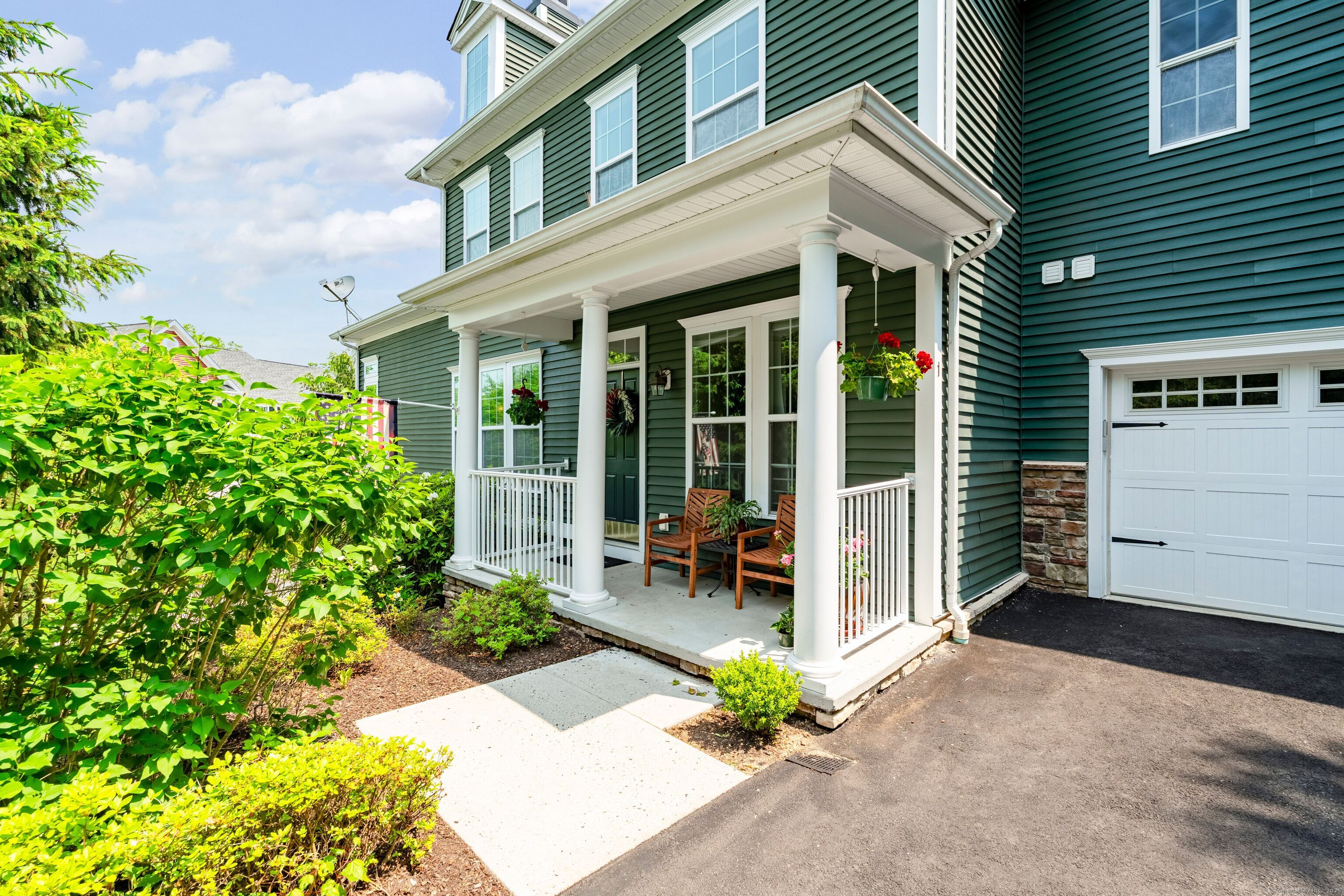 Mill Road 1, Danbury, Connecticut - 3 Bedrooms  
3 Bathrooms  
12 Rooms - 