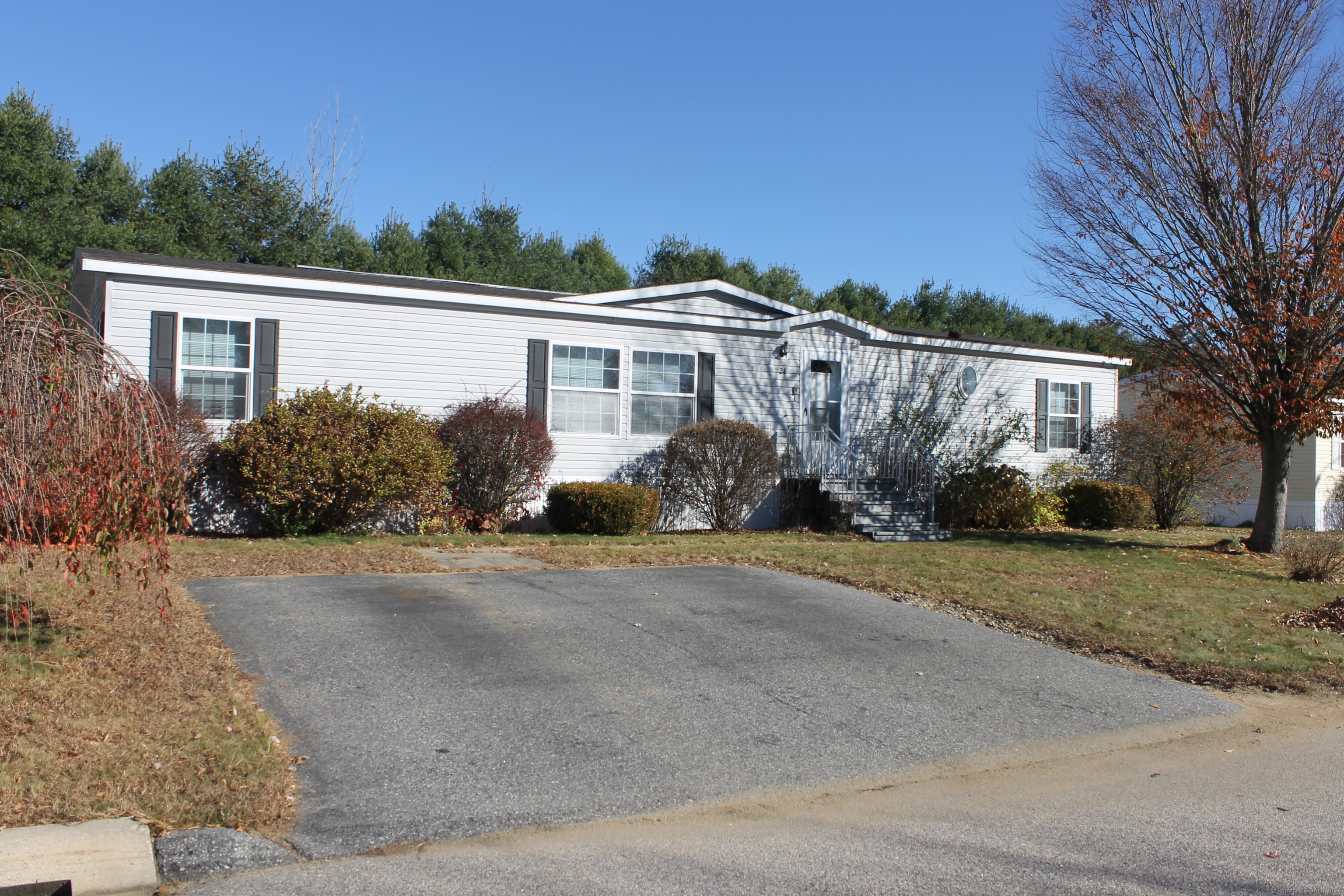 Haley Lane, Windham, Connecticut - 3 Bedrooms  
2 Bathrooms  
5 Rooms - 