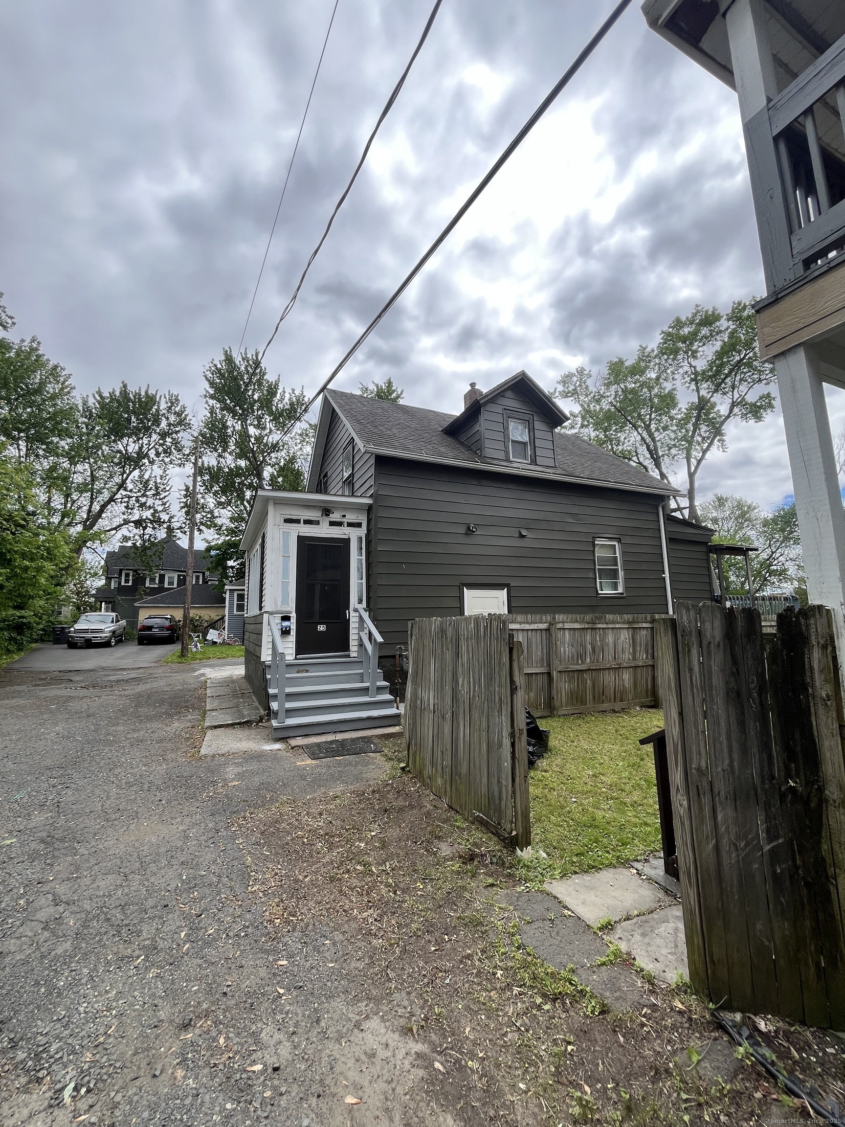 Property for Sale at 25 Bliss Street, Hartford, Connecticut - Bedrooms: 4 
Bathrooms: 2 
Rooms: 6  - $200,000
