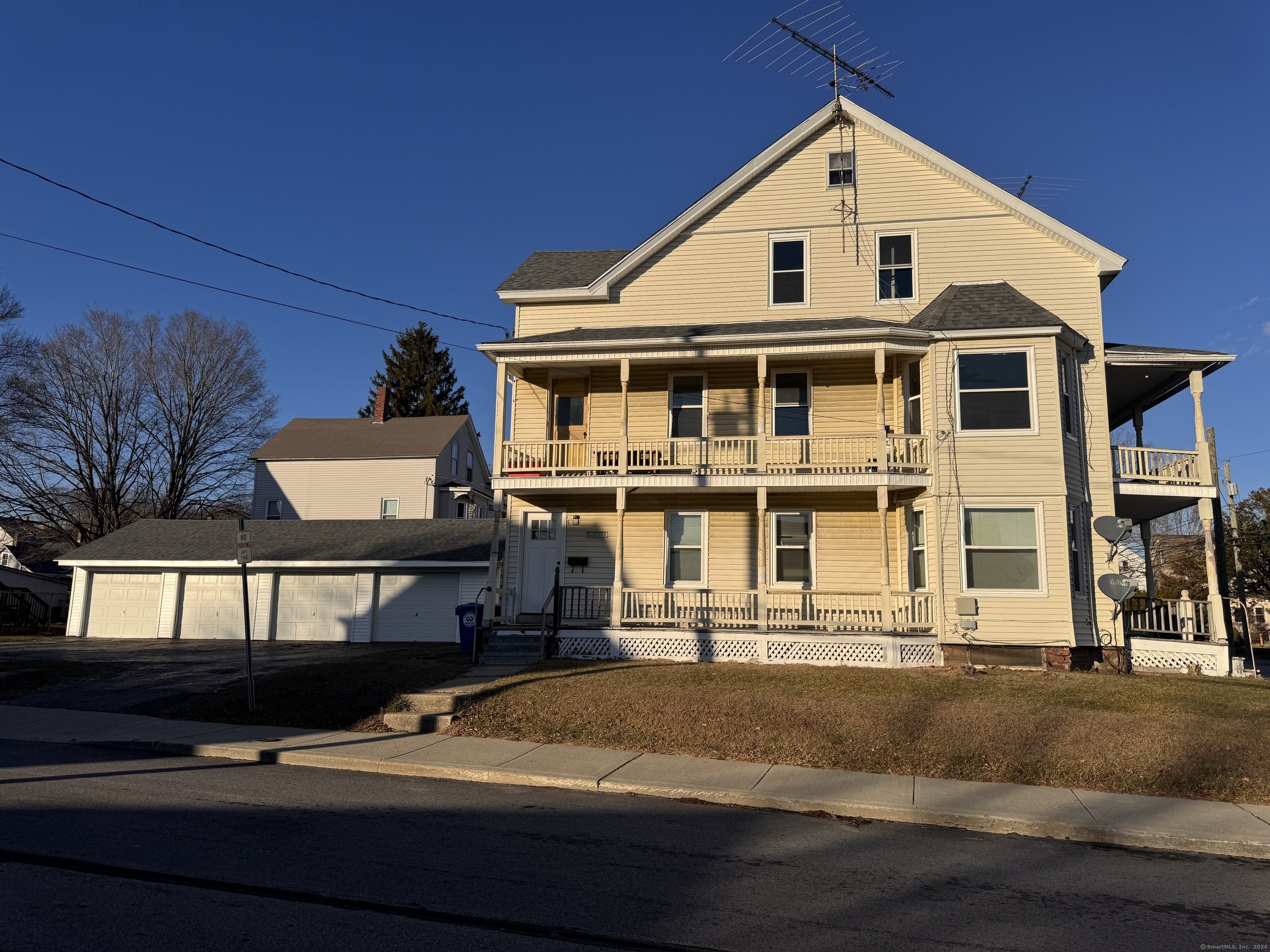 324 Church Street, Putnam, Connecticut - 2 Bedrooms  
1 Bathrooms  
4 Rooms - 