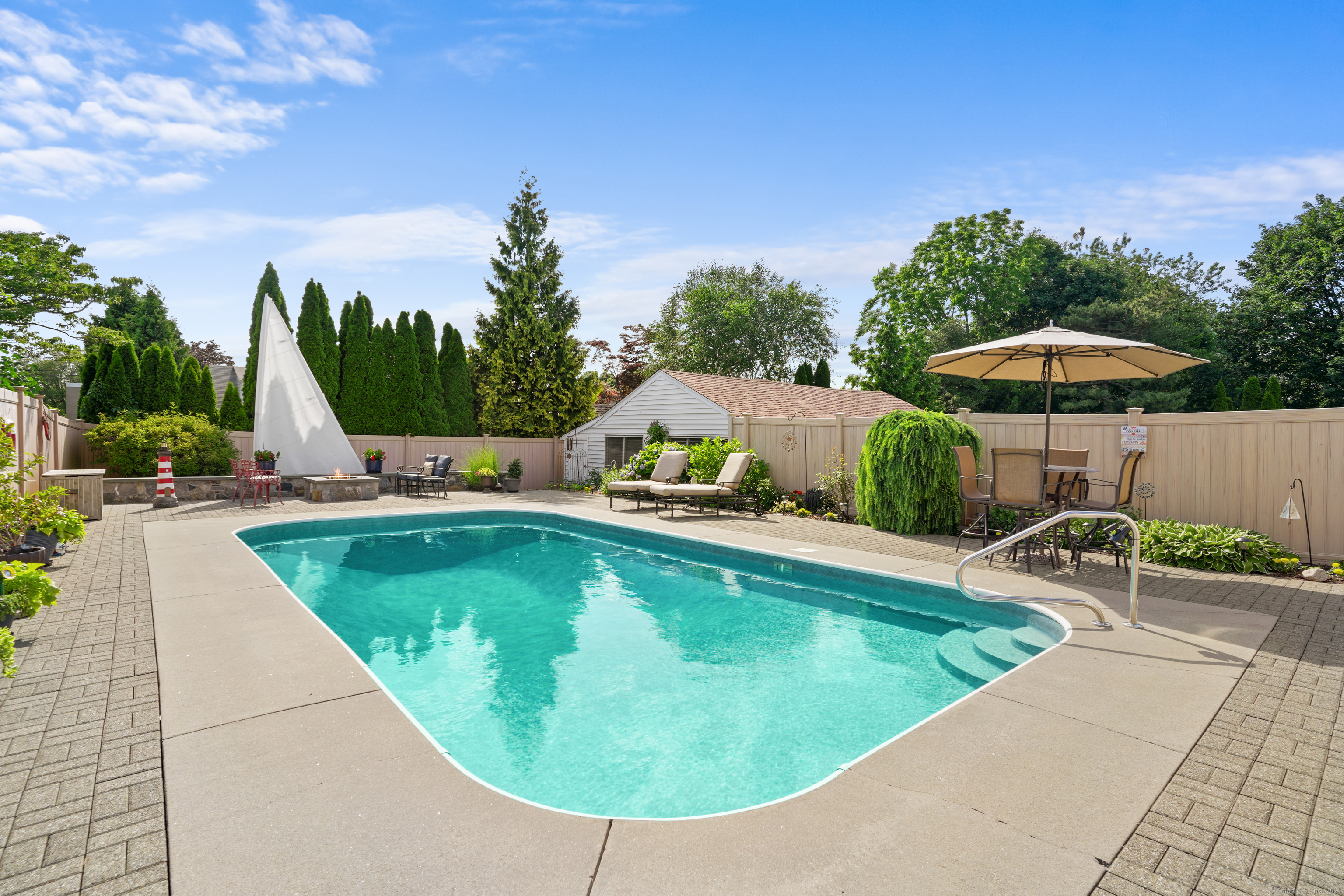 317 Victoria Lawn