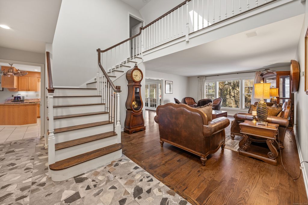 Photo of 462 Castle Glenn, Cheshire, CT 06410 (MLS # 24142979)