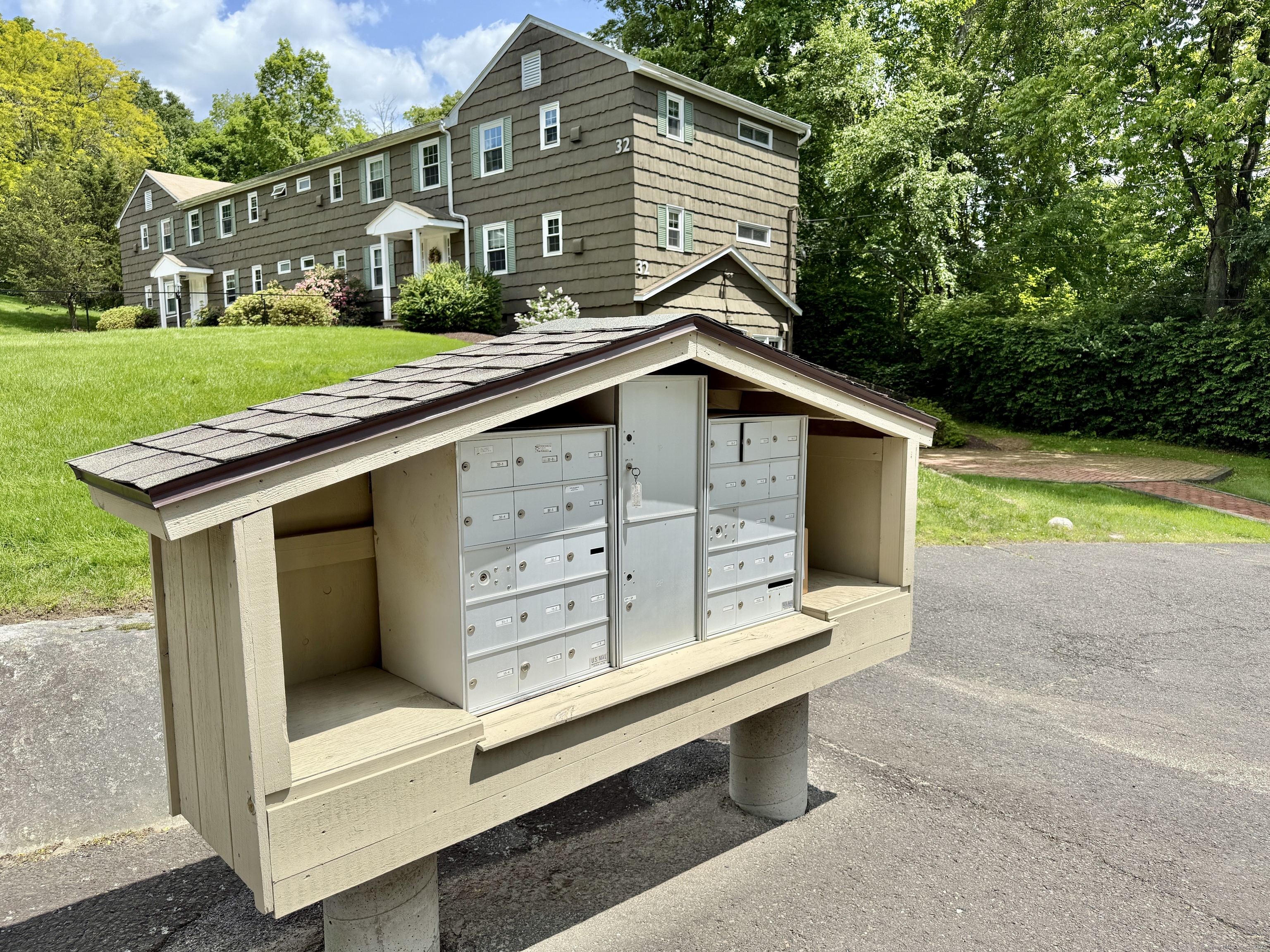 14 Arrowhead Way #APT C6, Woodbury, Connecticut image 5