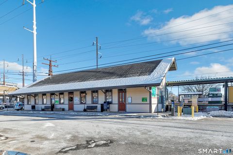 Tiny photo for 245 Unquowa Road #APT 6, Fairfield, CT 06824 (MLS # 24148815)