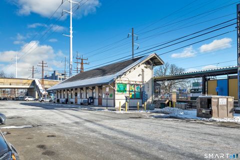 Tiny photo for 245 Unquowa Road #APT 6, Fairfield, CT 06824 (MLS # 24148815)