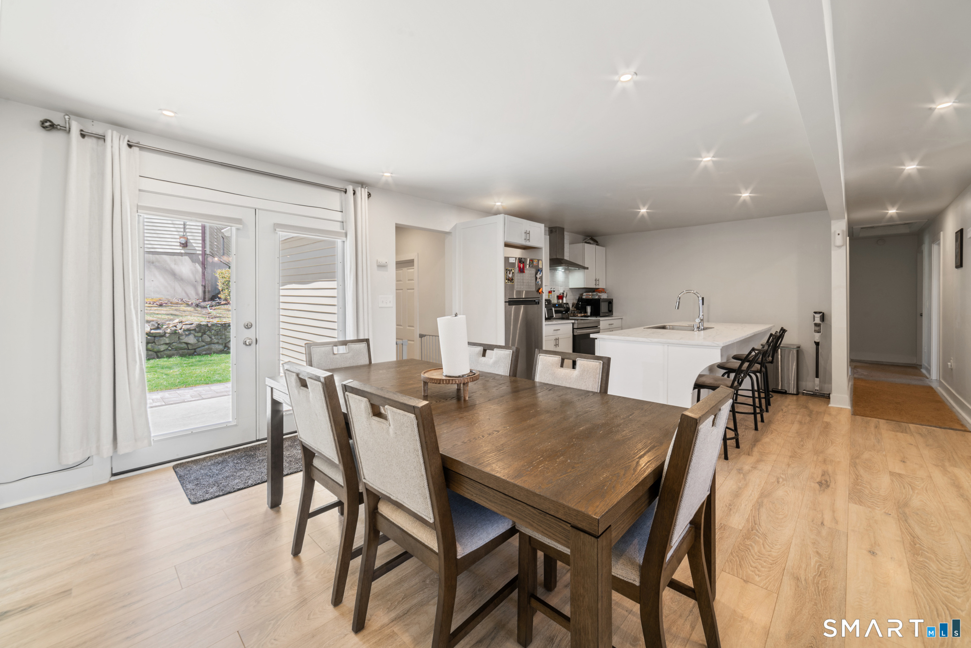 327 Lakeside Boulevard West