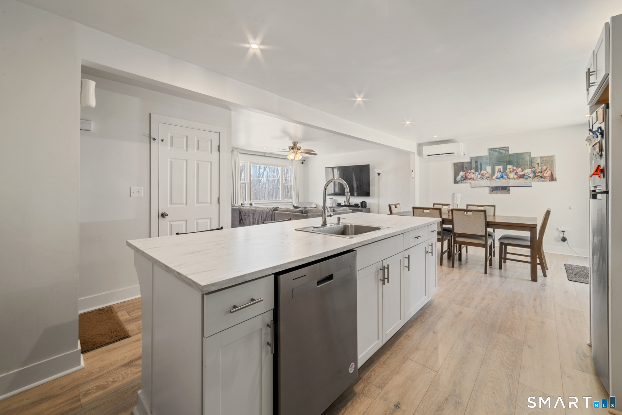 327 Lakeside Boulevard West