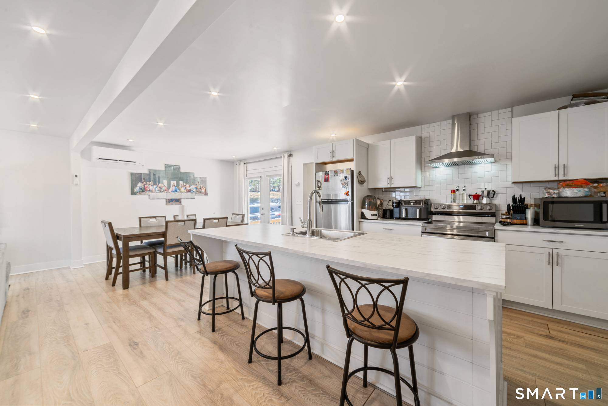 327 Lakeside Boulevard West