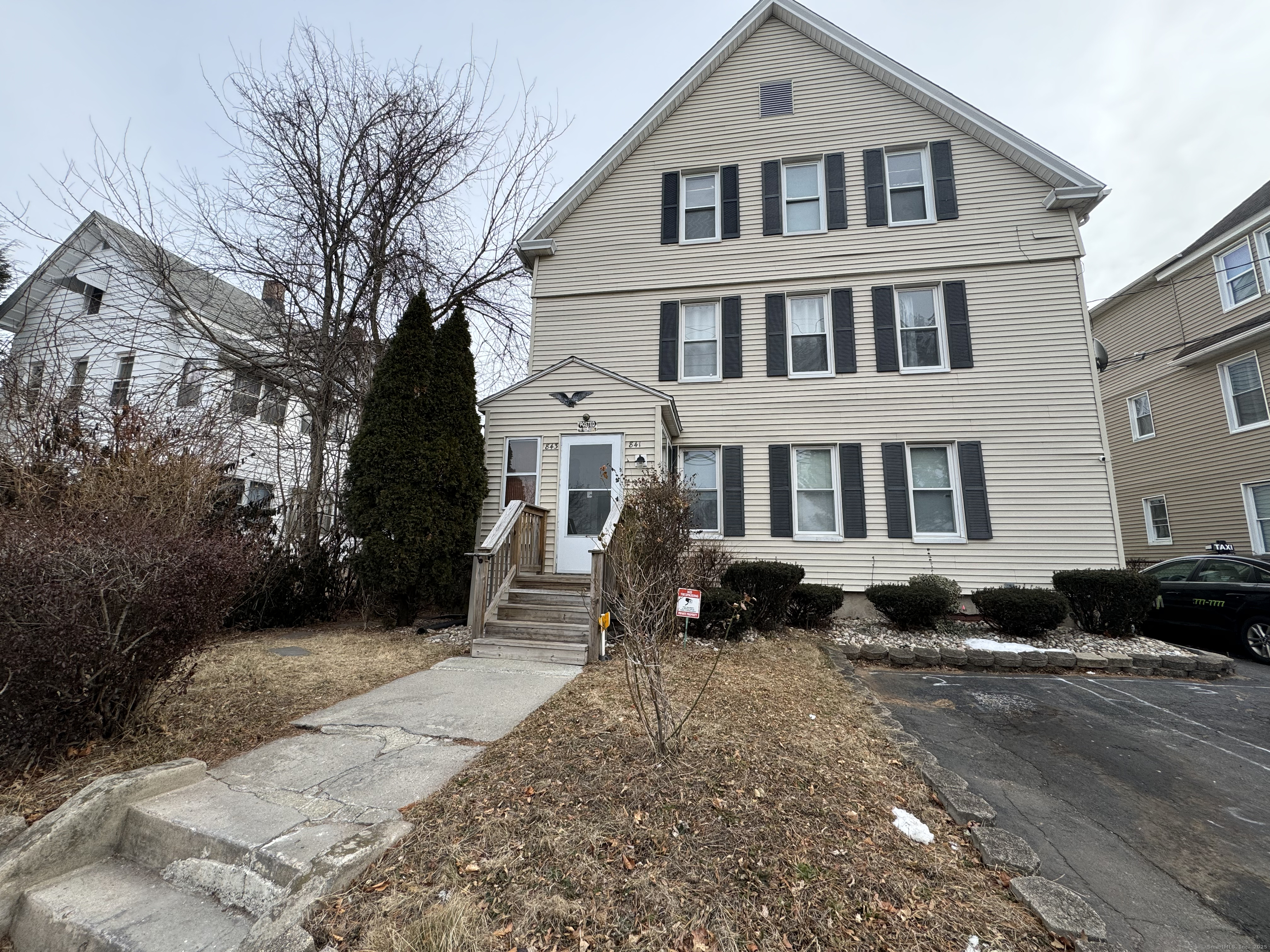 East Street, New Britain, Connecticut - 8 Bedrooms  
3 Bathrooms  
21 Rooms - 