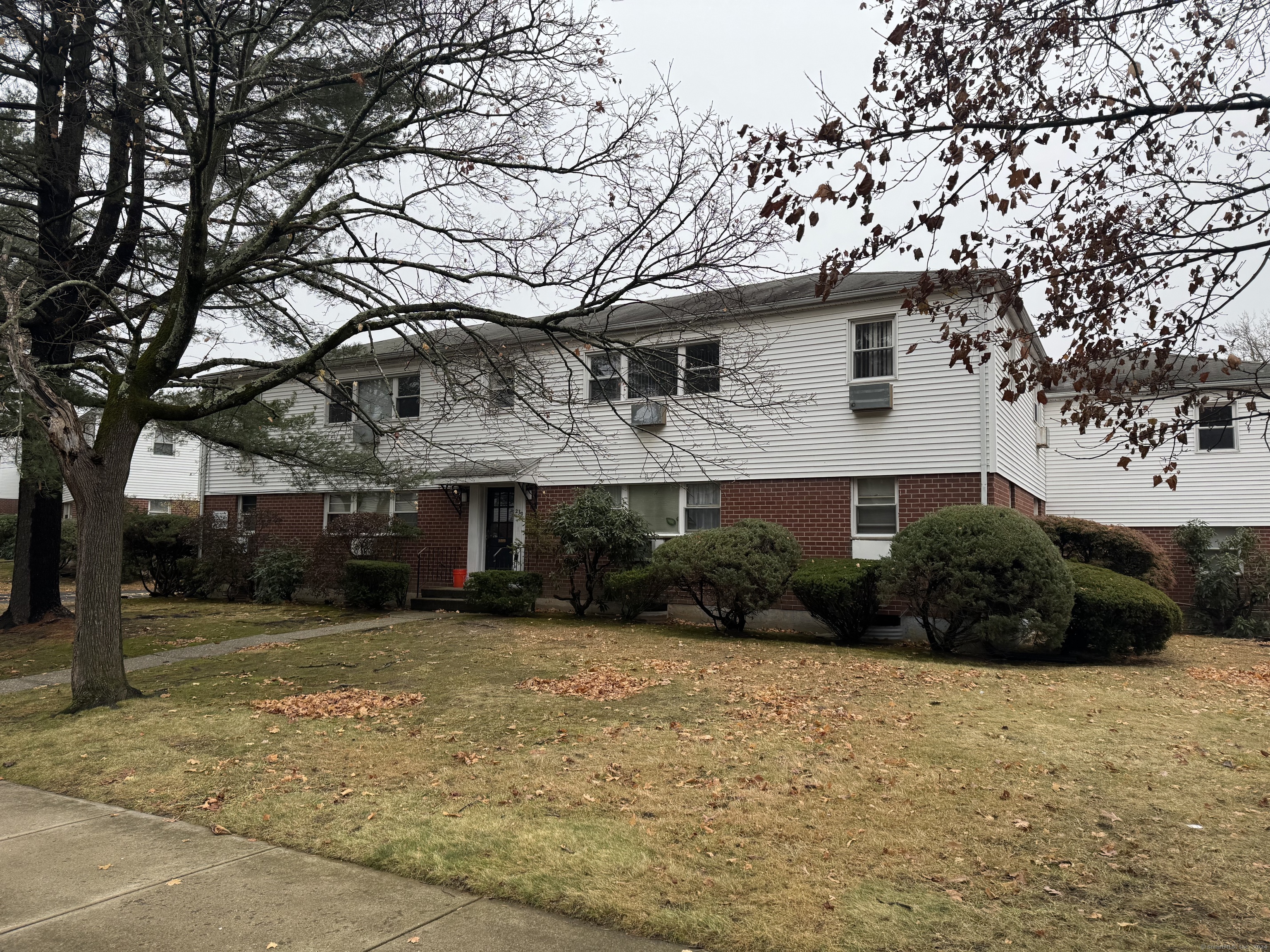 239 Cherry Hill Drive 2A, Bridgeport, Connecticut - 2 Bedrooms  
1 Bathrooms  
4 Rooms - 