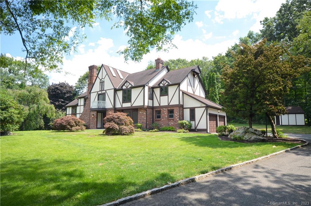 5 Tall Oaks Road, Wilton, Connecticut - 4 Bedrooms  
2.5 Bathrooms  
9 Rooms - 