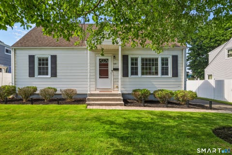 Homes For Sale - 66 Sampson Street<br/> West Hartford, CT 06110