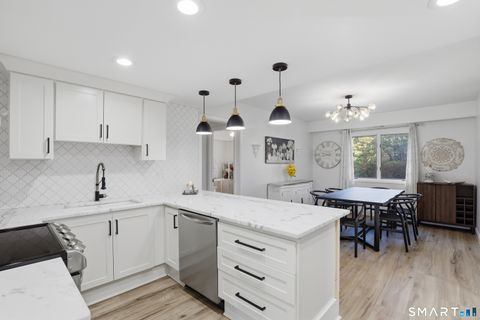 Tiny photo for 814 Popes Island Road #814, Milford, CT 06461 (MLS # 24161985)