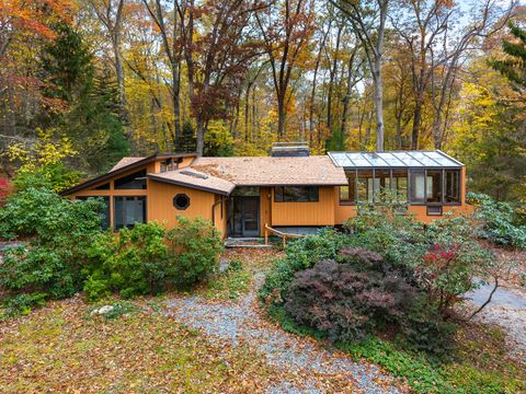 Tiny photo for 16 Longview Avenue, Waterford, CT 06385 (MLS # 24137762)