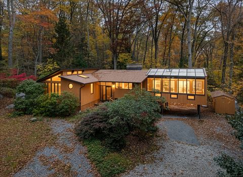 Tiny photo for 16 Longview Avenue, Waterford, CT 06385 (MLS # 24137762)