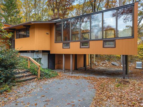 Tiny photo for 16 Longview Avenue, Waterford, CT 06385 (MLS # 24137762)