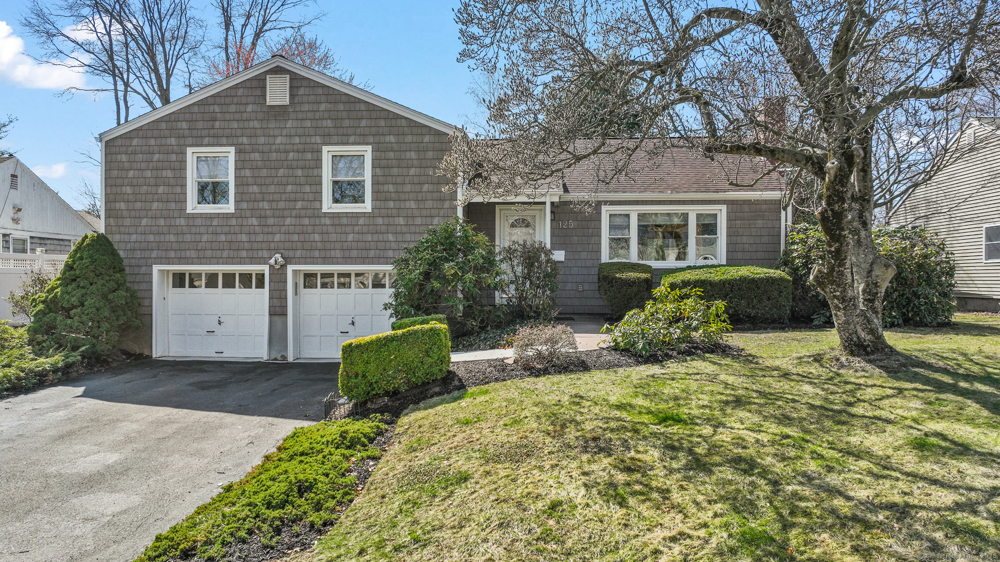 Haynes Road, West Hartford, Connecticut - 3 Bedrooms  
2 Bathrooms  
6 Rooms - 