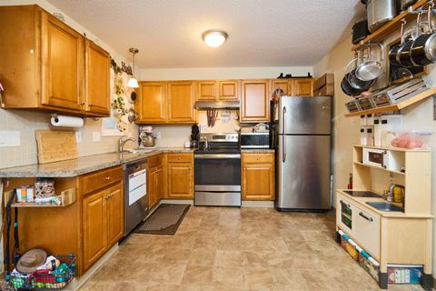 Tiny photo for 146 Coach Circle #5, Naugatuck, CT 06770 (MLS # 24132585)