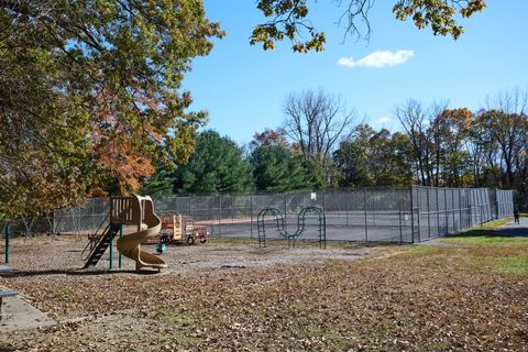 Tiny photo for 146 Coach Circle #5, Naugatuck, CT 06770 (MLS # 24132585)