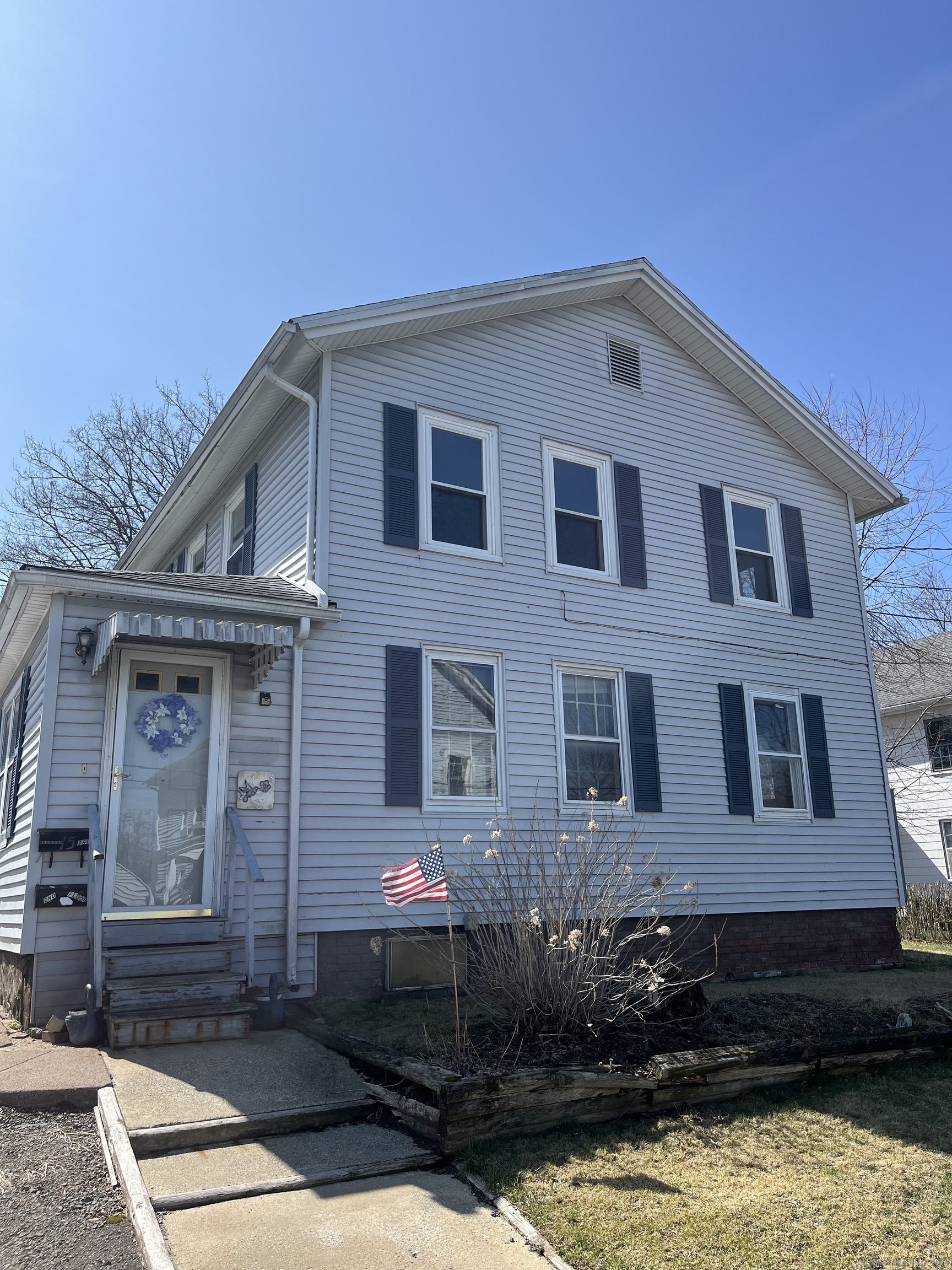 Rental Property at Goodyear Avenue 2, Middletown, Connecticut - Bedrooms: 2 
Bathrooms: 1 
Rooms: 4  - $1,900 MO.