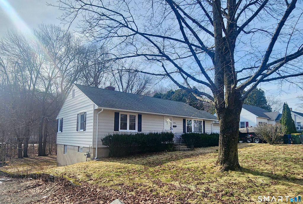 Photo of 2916 E Main Street, Waterbury, CT 06705 (MLS # 24159367)