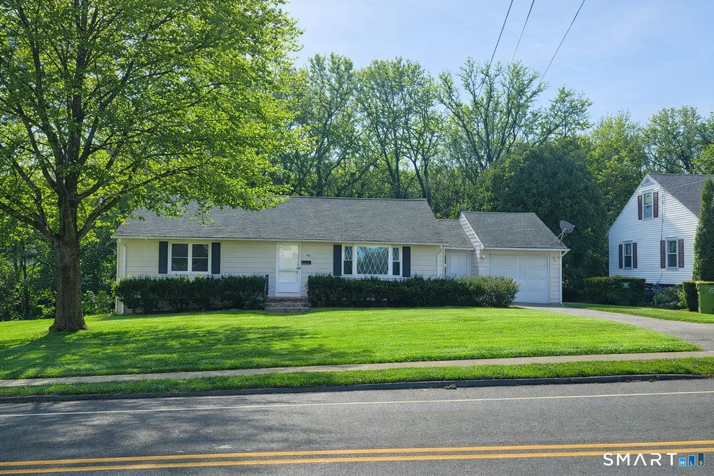 Photo of 2916 E Main Street, Waterbury, CT 06705 (MLS # 24159367)