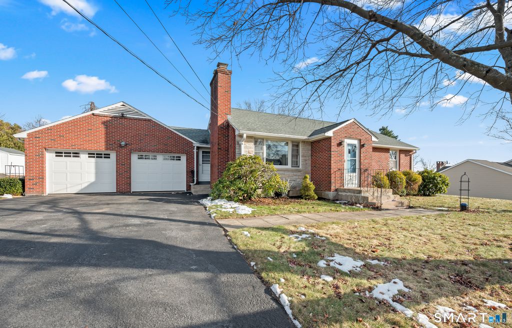 Photo of 43 Robin Road, Farmington, CT 06032 (MLS # 24144488)