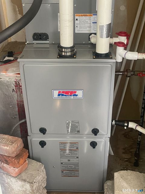 Tiny photo for 1 Concorde Way #B4, Windsor Locks, CT 06096 (MLS # 24169531)