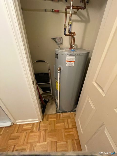 Tiny photo for 1 Concorde Way #B4, Windsor Locks, CT 06096 (MLS # 24169531)