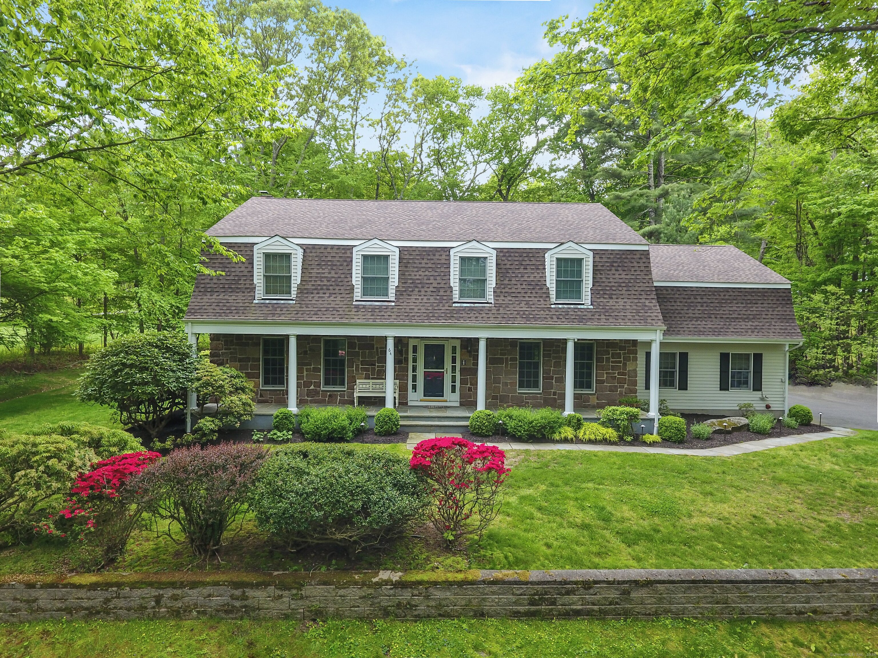 Property for Sale at 64 Woodbine Road, Stamford, Connecticut - Bedrooms: 4 
Bathrooms: 3 
Rooms: 10  - $985,000