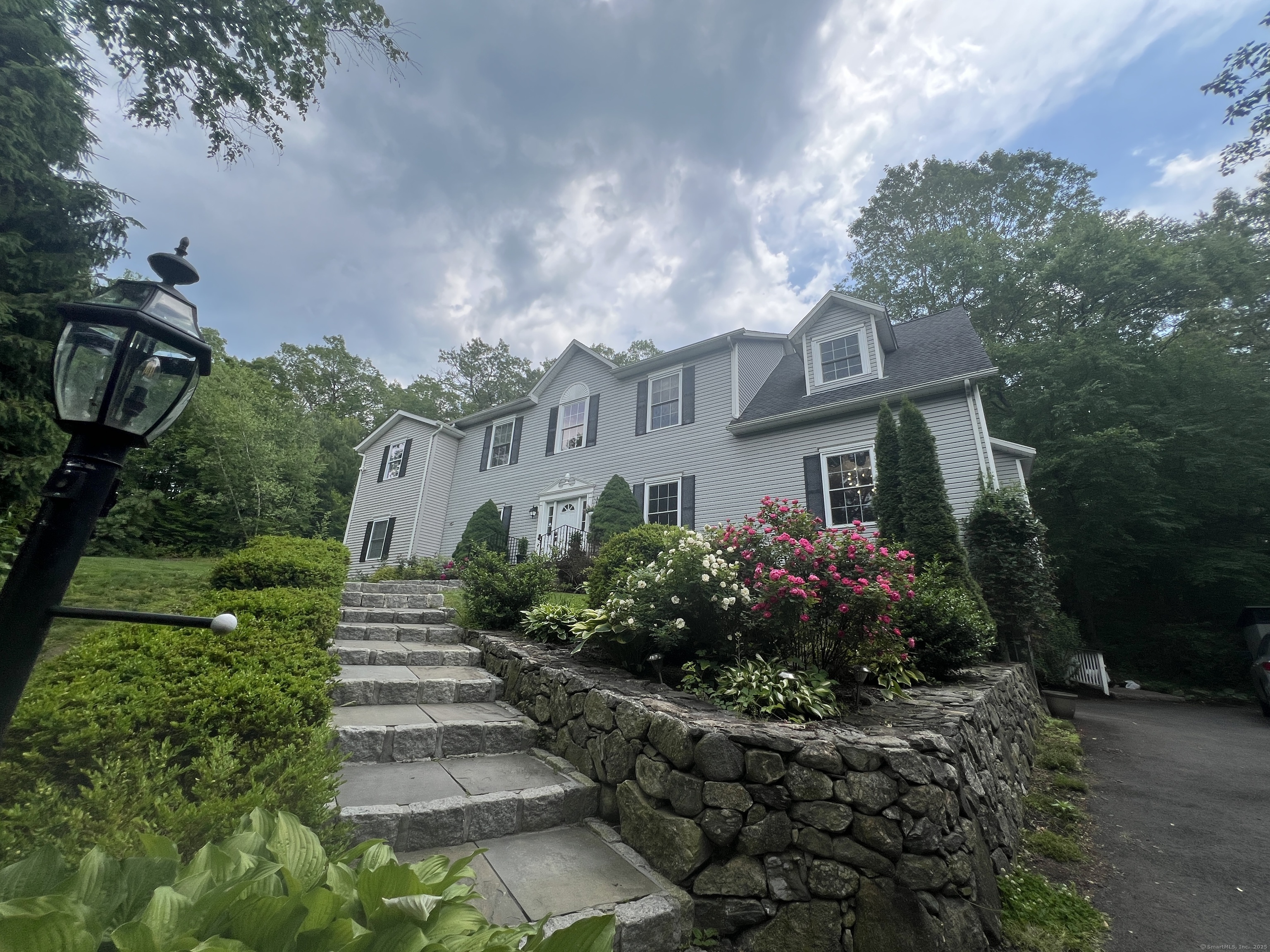 Property for Sale at Abbey Lane, Newtown, Connecticut - Bedrooms: 5 
Bathrooms: 5 
Rooms: 10  - $1,250,000