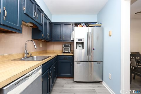 Tiny photo for 95 Park Avenue #20, Danbury, CT 06810 (MLS # 24138333)