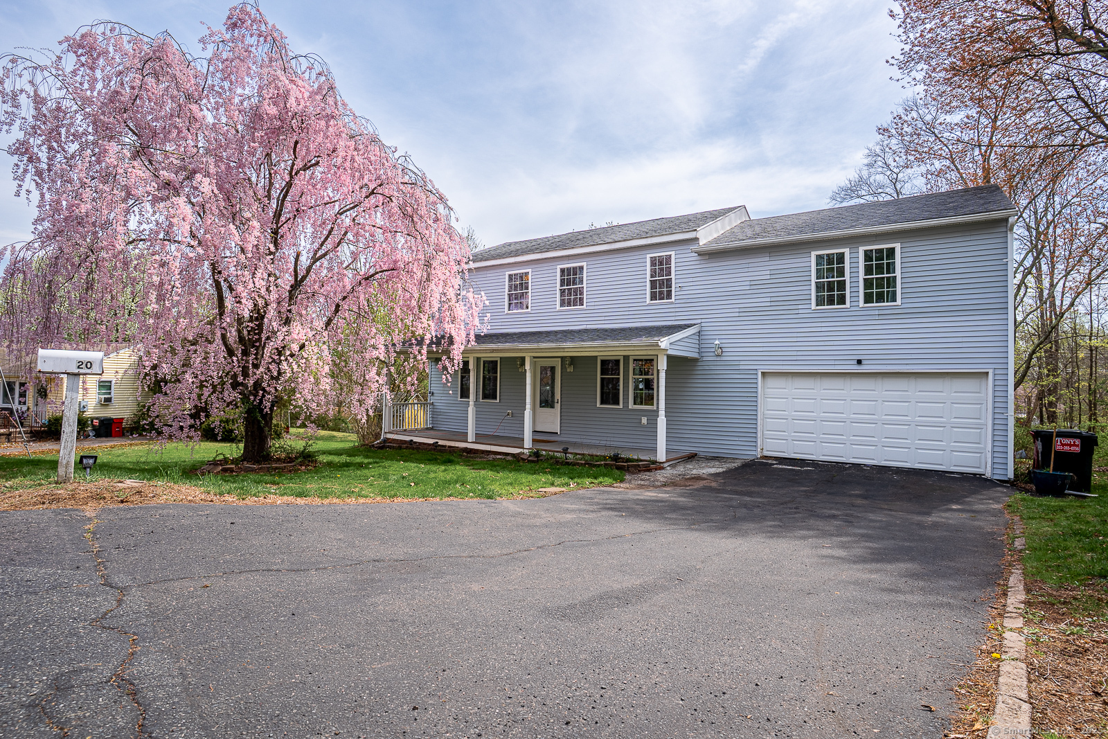 Jepson Lane, Meriden, Connecticut - 4 Bedrooms  
5 Bathrooms  
6 Rooms - 