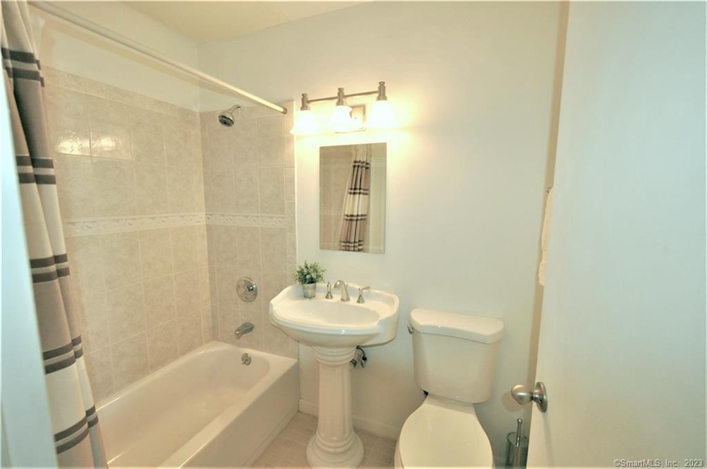 Photo 18 of 23 of 2370 North Avenue 9D condo