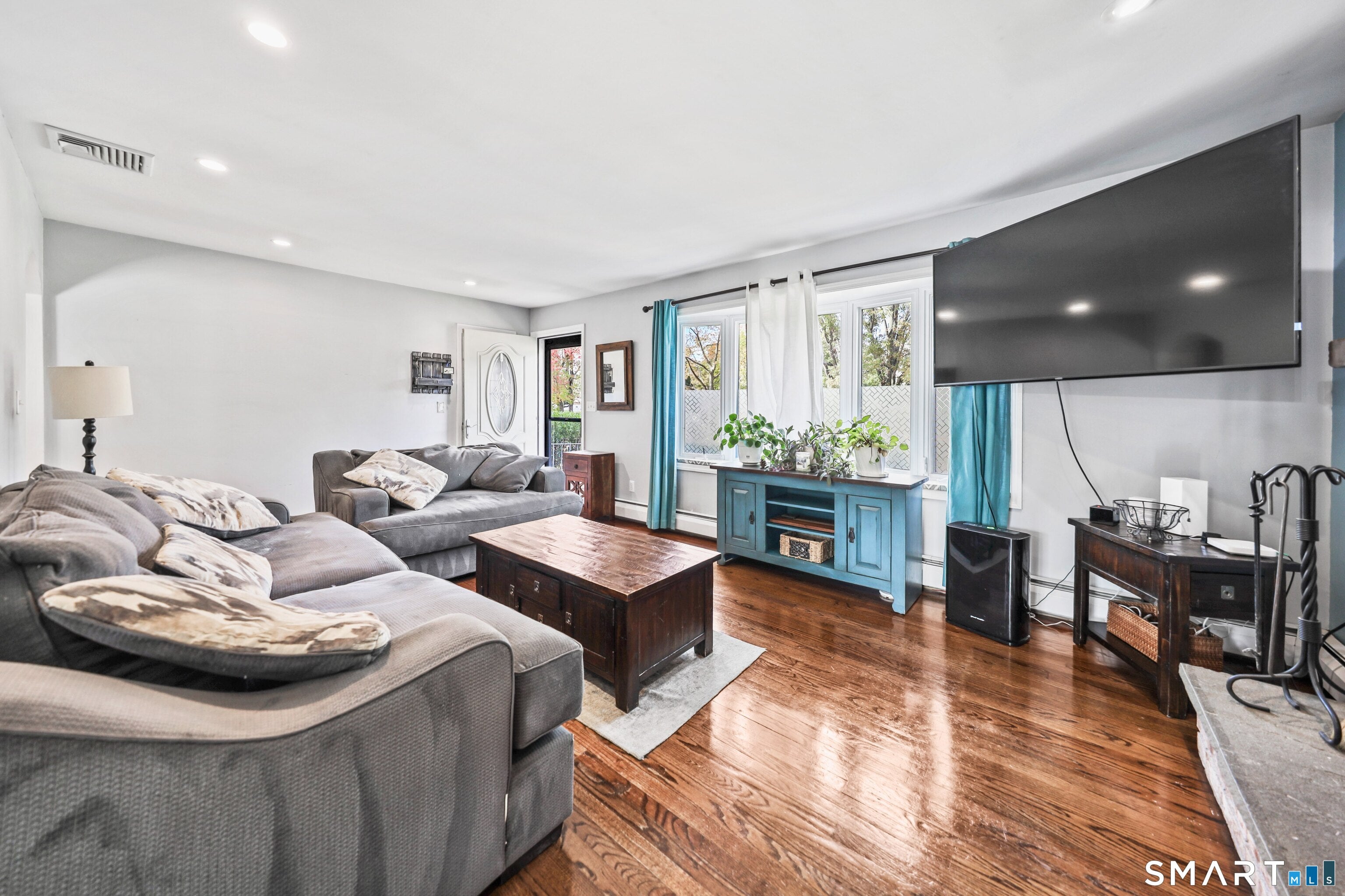 45 Lombard Road