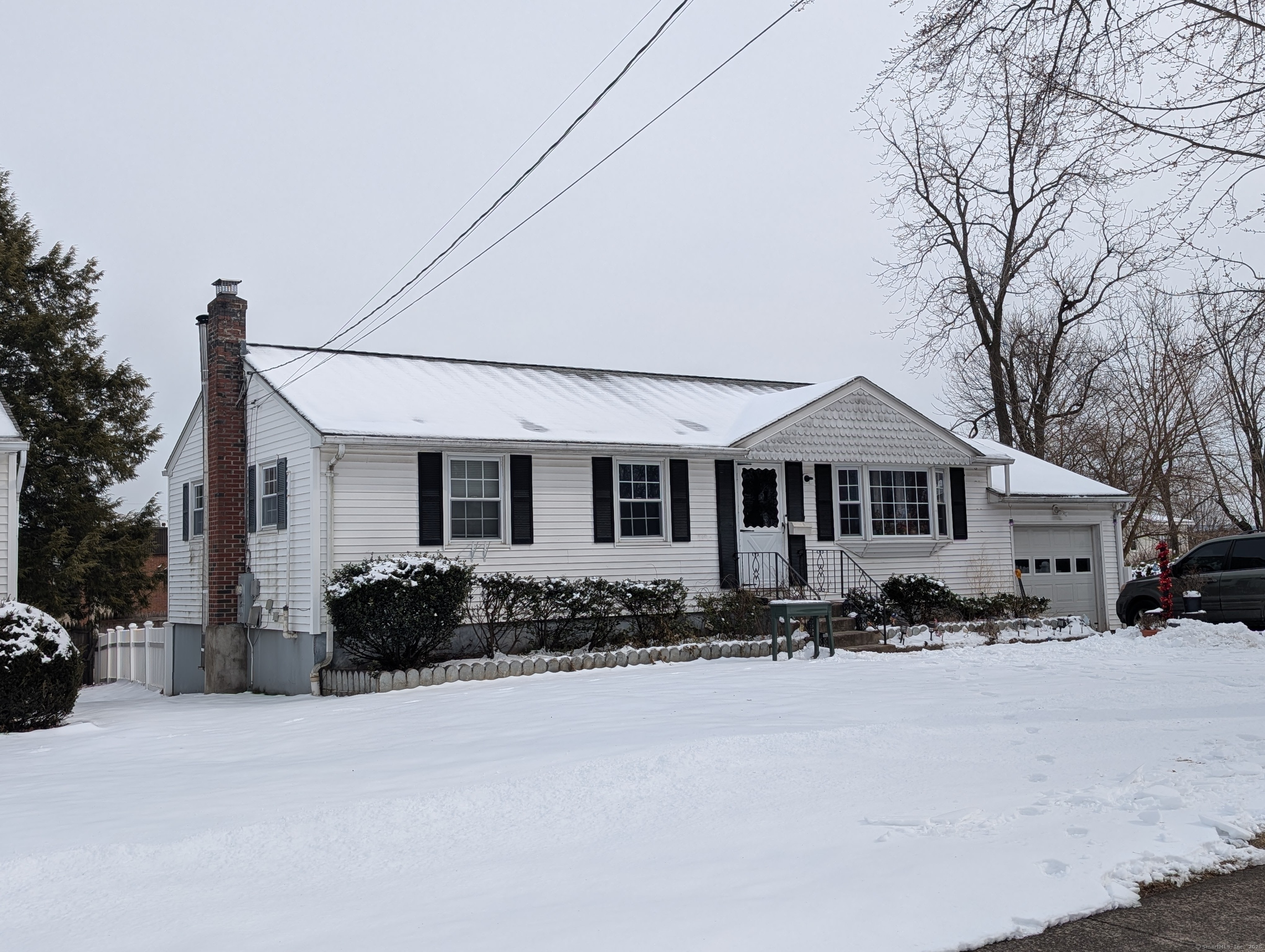 Tifton Road, Wethersfield, Connecticut - 3 Bedrooms  
2 Bathrooms  
5 Rooms - 