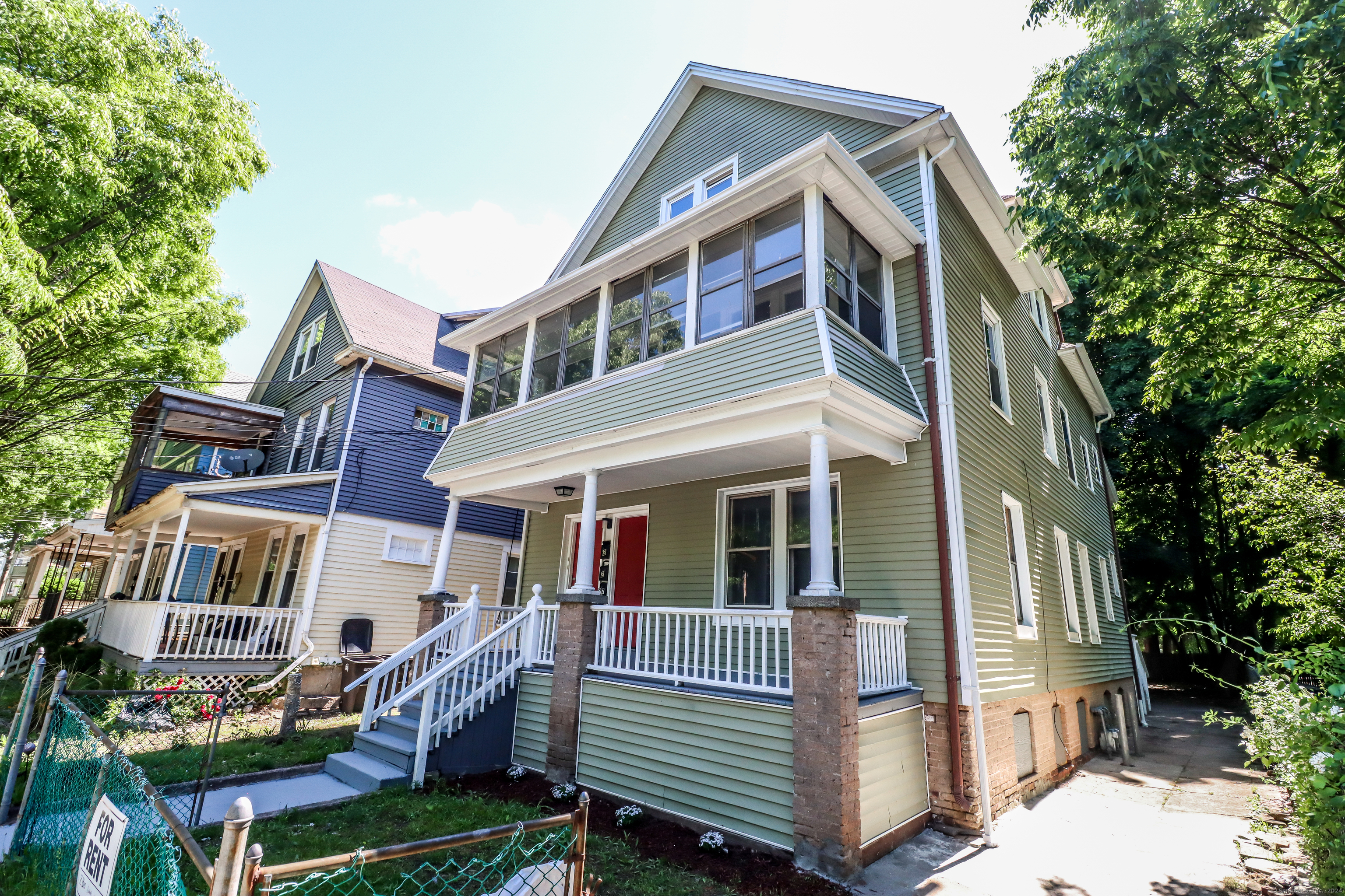 Property for Sale at 97 Shepard Street 3, New Haven, Connecticut - Bedrooms: 2 
Bathrooms: 1 
Rooms: 4  - $1,700