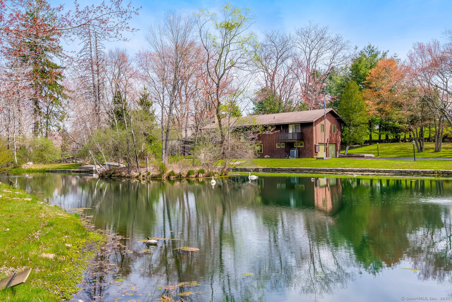 Whippoorwill Hill Road, Newtown, Connecticut - 3 Bedrooms  
3 Bathrooms  
8 Rooms - 
