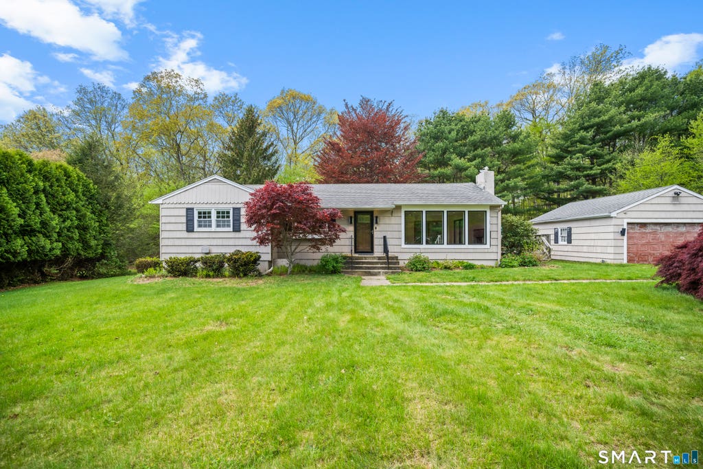 Photo of 846 Vauxhall St Extension, Waterford, CT 06375 (MLS # 24174259)