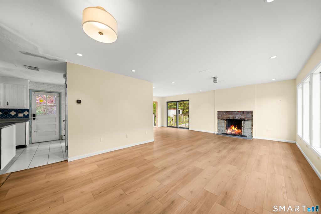 Photo of 846 Vauxhall St Extension, Waterford, CT 06375 (MLS # 24174259)