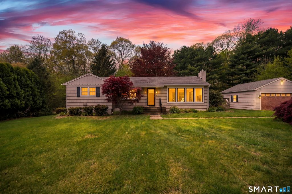 Photo of 846 Vauxhall St Extension, Waterford, CT 06375 (MLS # 24174259)