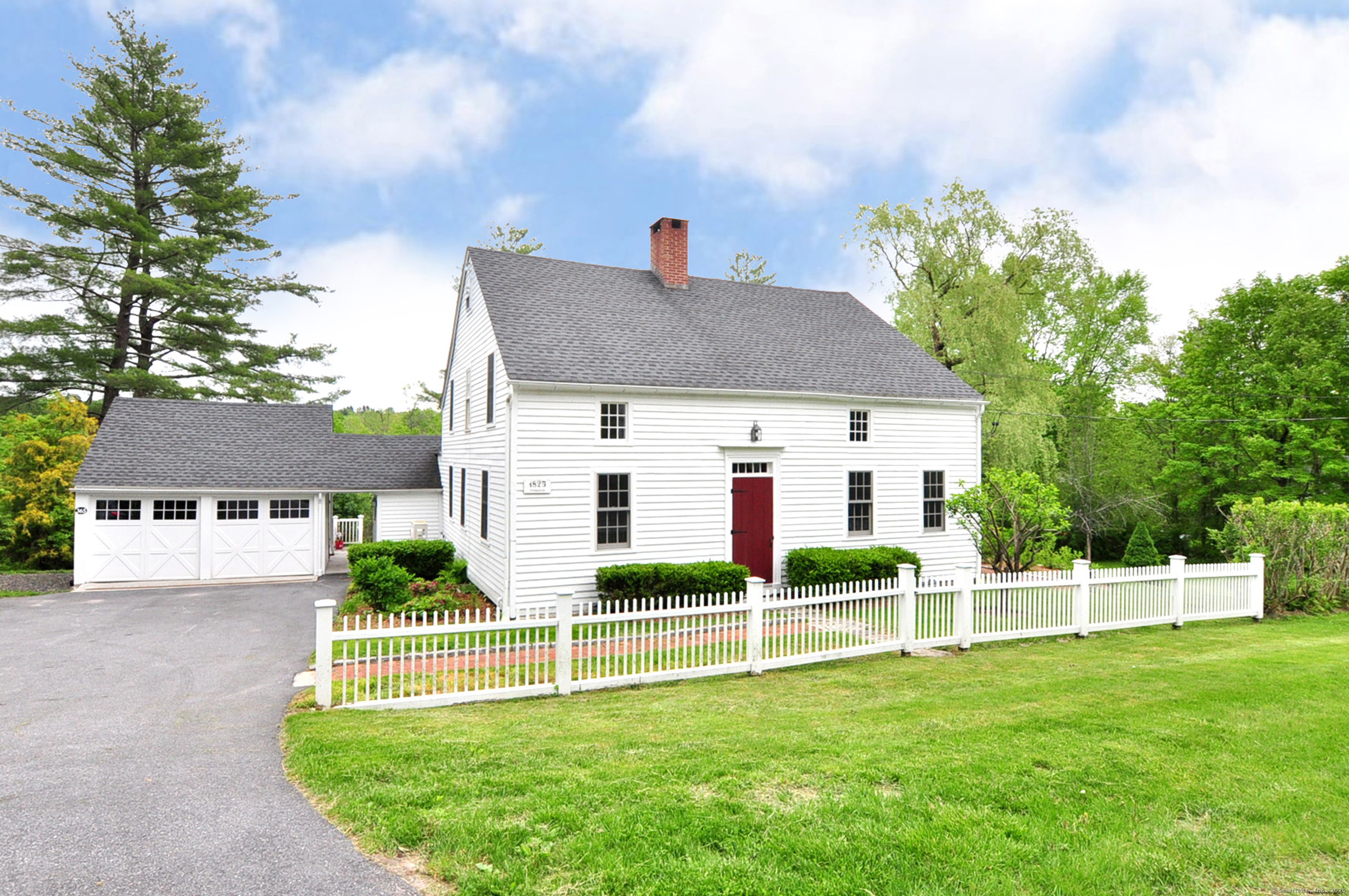 South Street, Litchfield, Connecticut - 3 Bedrooms  
3 Bathrooms  
7 Rooms - 