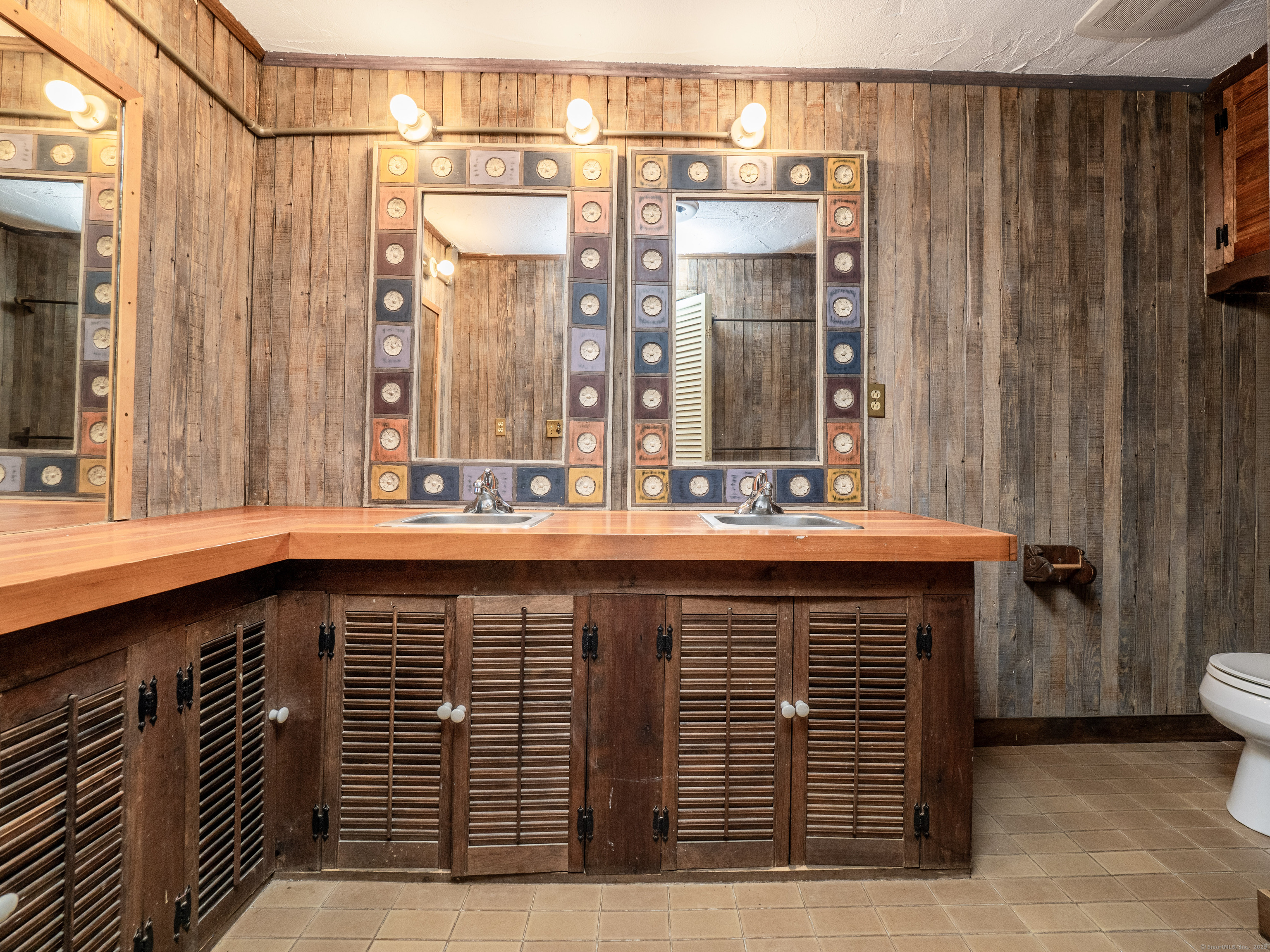 Stamford, Connecticut 06903, United States, 4 Bedrooms Bedrooms, ,3 BathroomsBathrooms,Residential,Active,189299