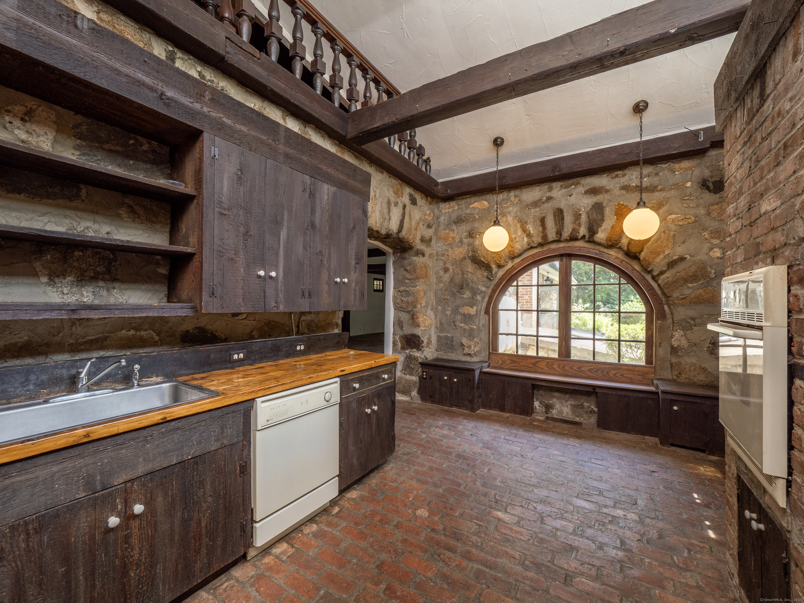 Stamford, Connecticut 06903, United States, 4 Bedrooms Bedrooms, ,3 BathroomsBathrooms,Residential,Active,189299