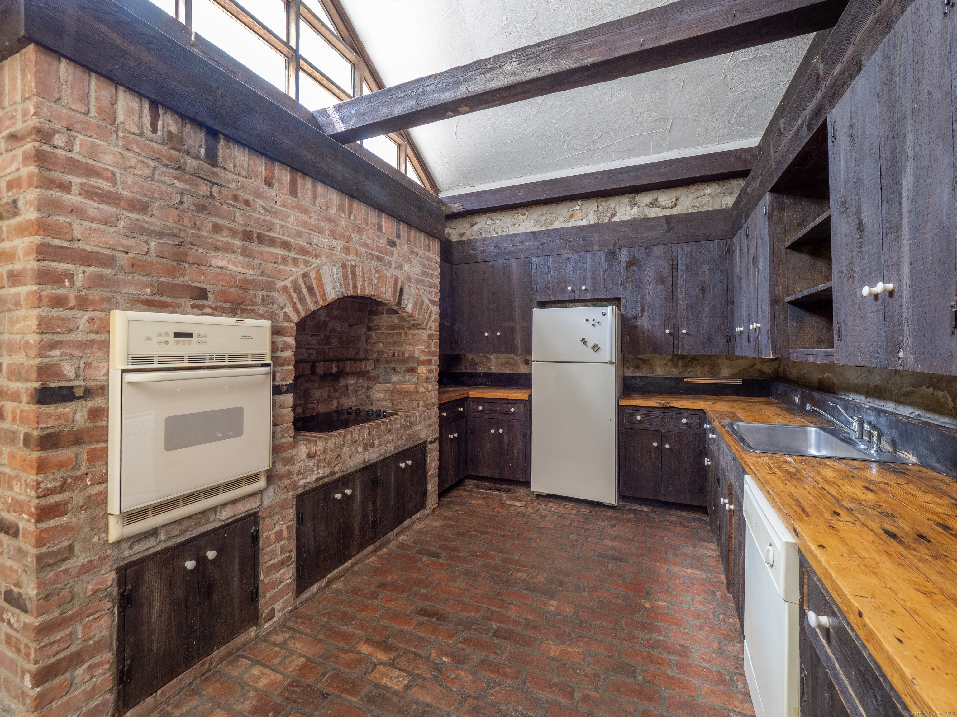 Stamford, Connecticut 06903, United States, 4 Bedrooms Bedrooms, ,3 BathroomsBathrooms,Residential,Active,189299