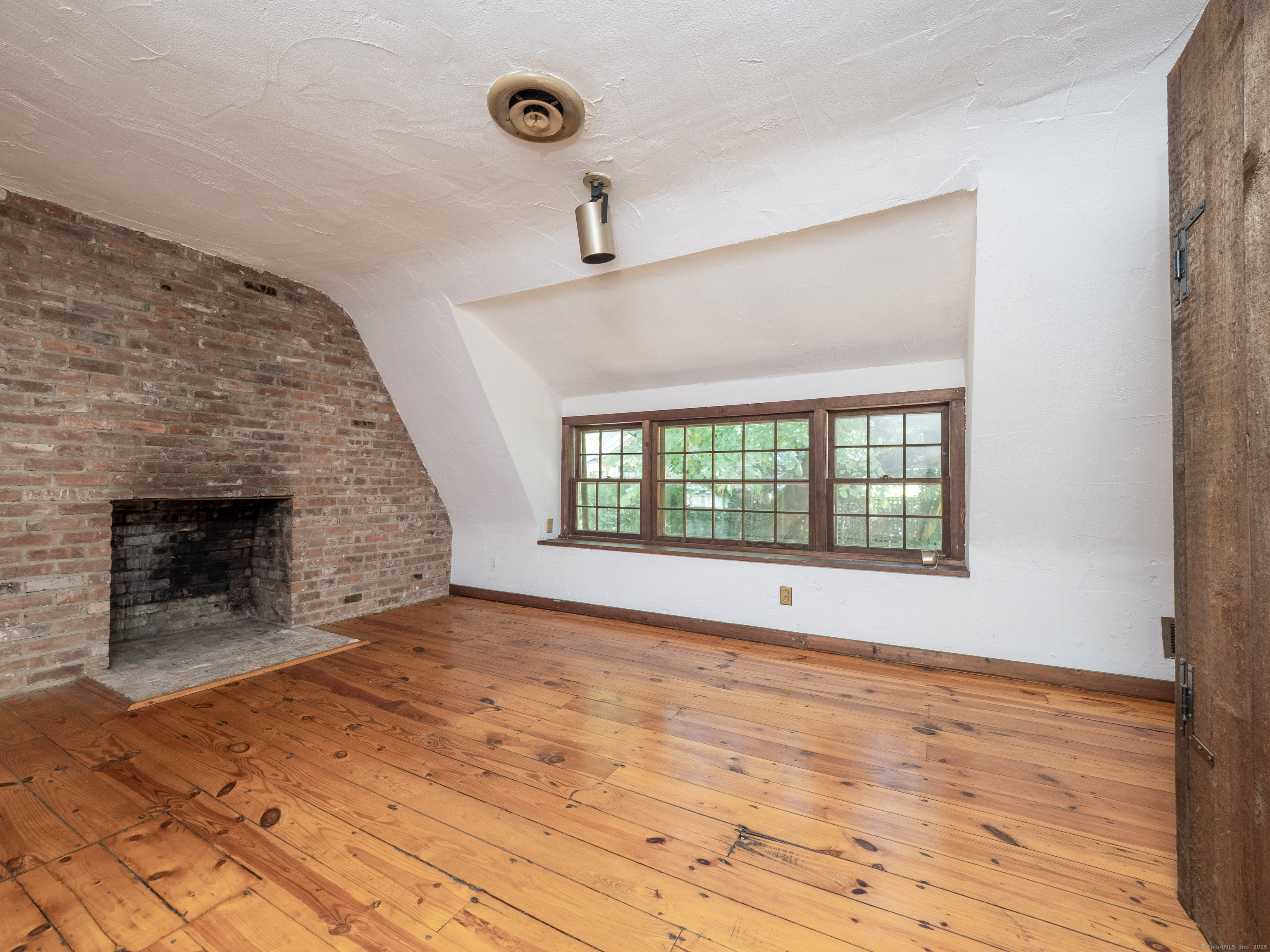 Stamford, Connecticut 06903, United States, 4 Bedrooms Bedrooms, ,3 BathroomsBathrooms,Residential,Active,189299