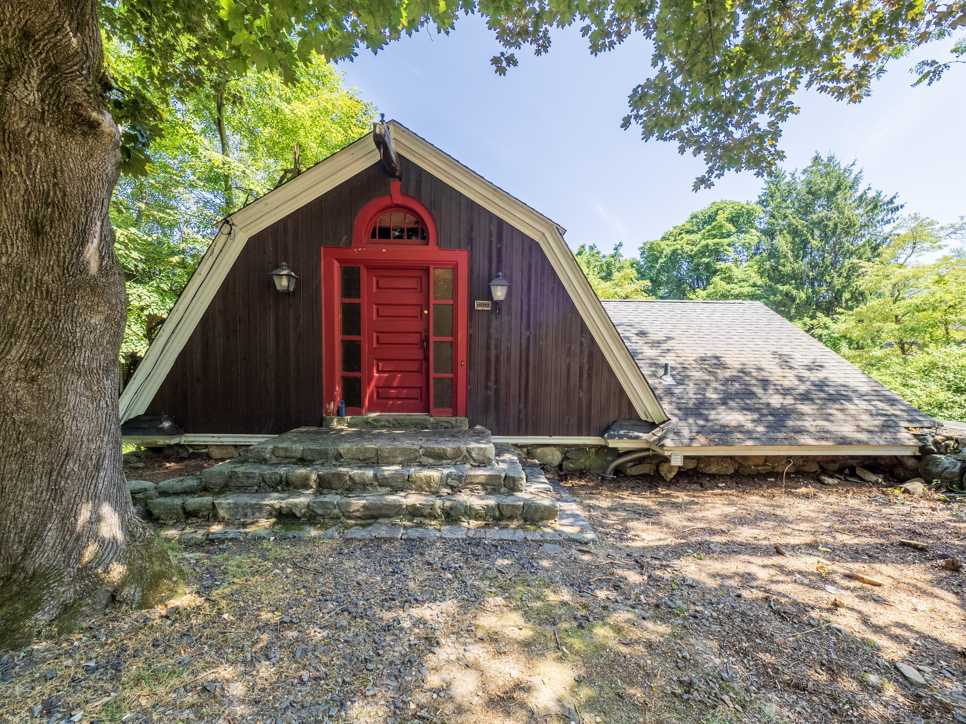 Stamford, Connecticut 06903, United States, 4 Bedrooms Bedrooms, ,3 BathroomsBathrooms,Residential,Active,189299