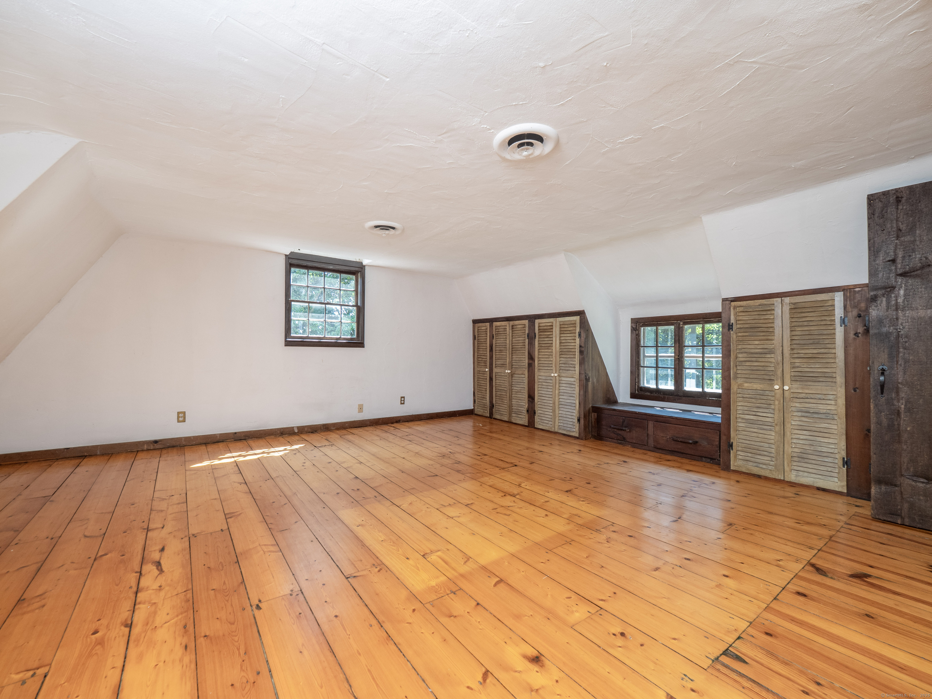 Stamford, Connecticut 06903, United States, 4 Bedrooms Bedrooms, ,3 BathroomsBathrooms,Residential,Active,189299